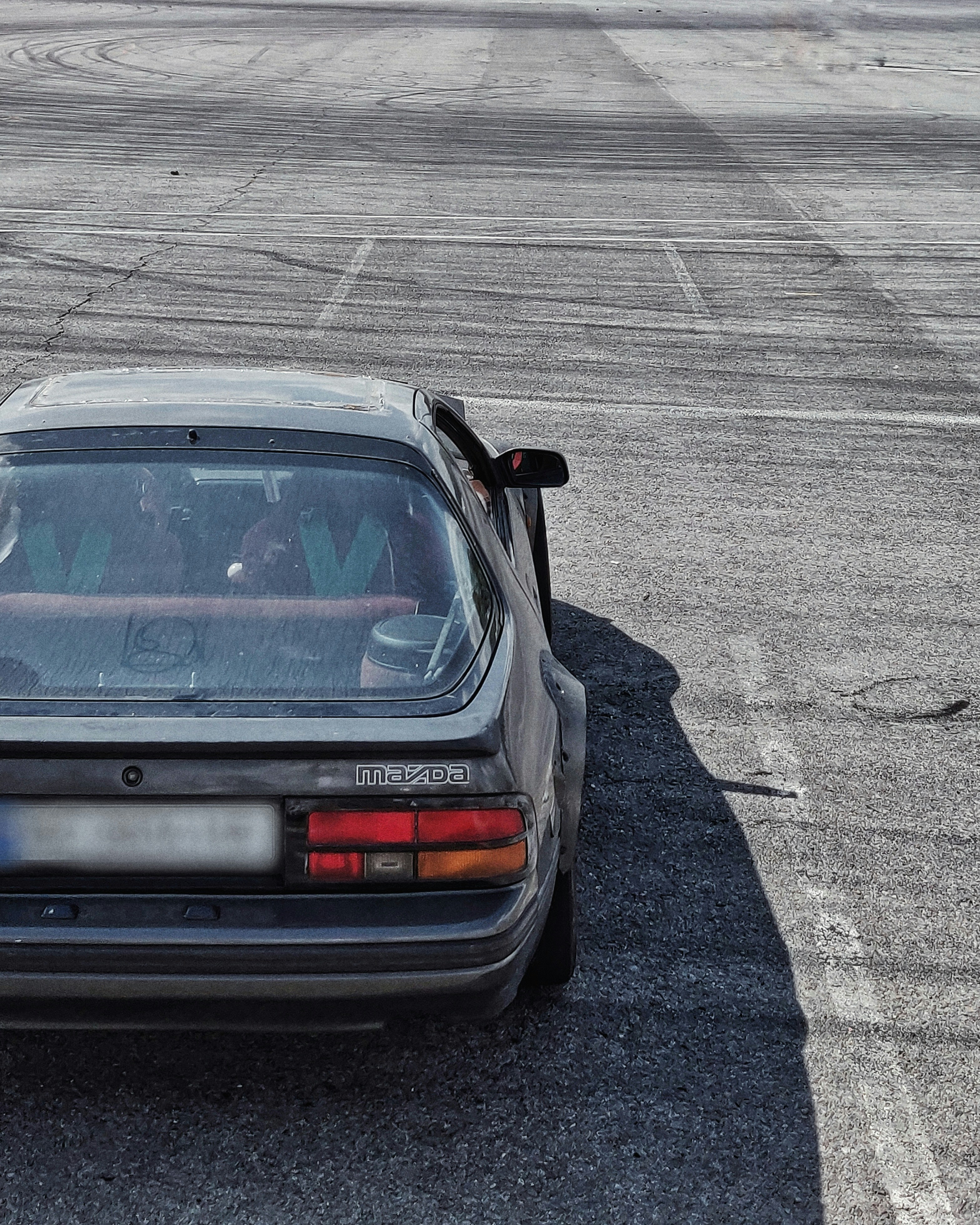 BMW M 3 nero su strada