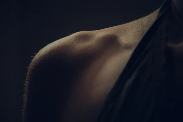 Elegant close-up of a woman’s waist and hips highlighting smooth, natural curves against a soft beige background.