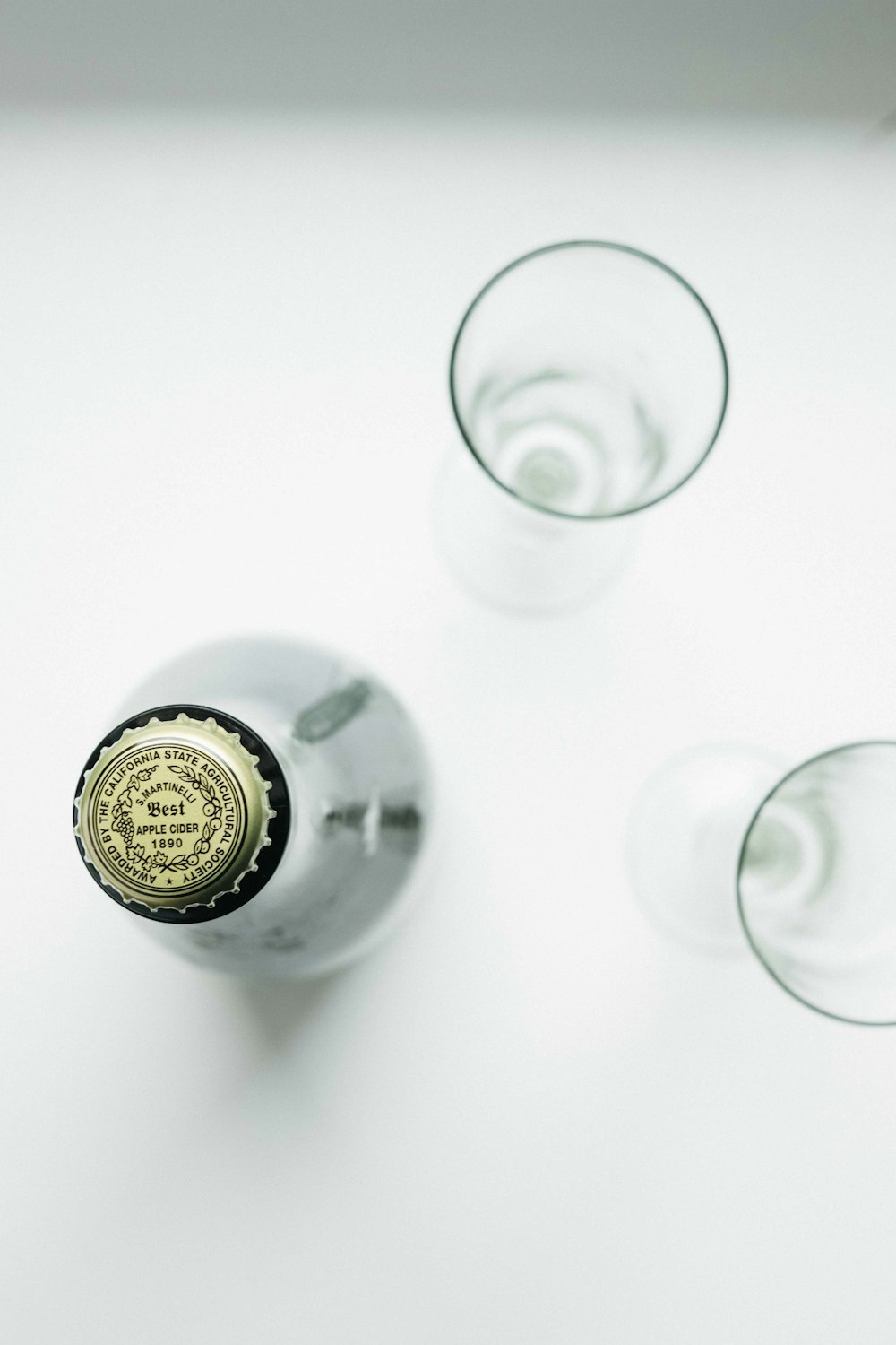 gold and silver bottle cap