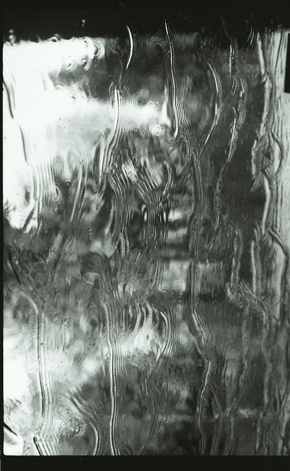 gotículas de água no painel de vidro
