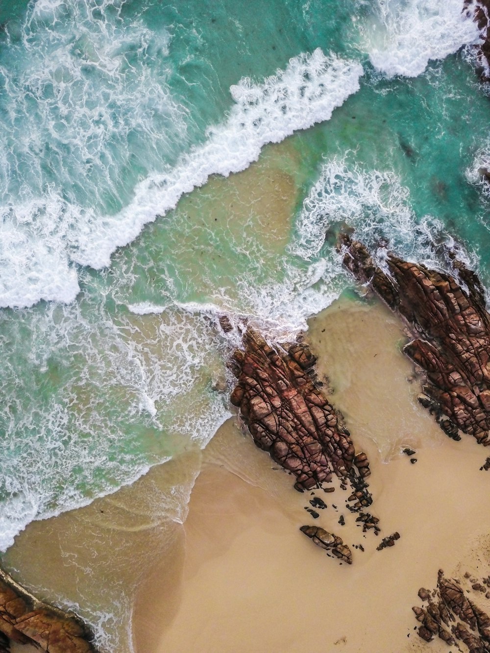 vista aérea da praia durante o dia