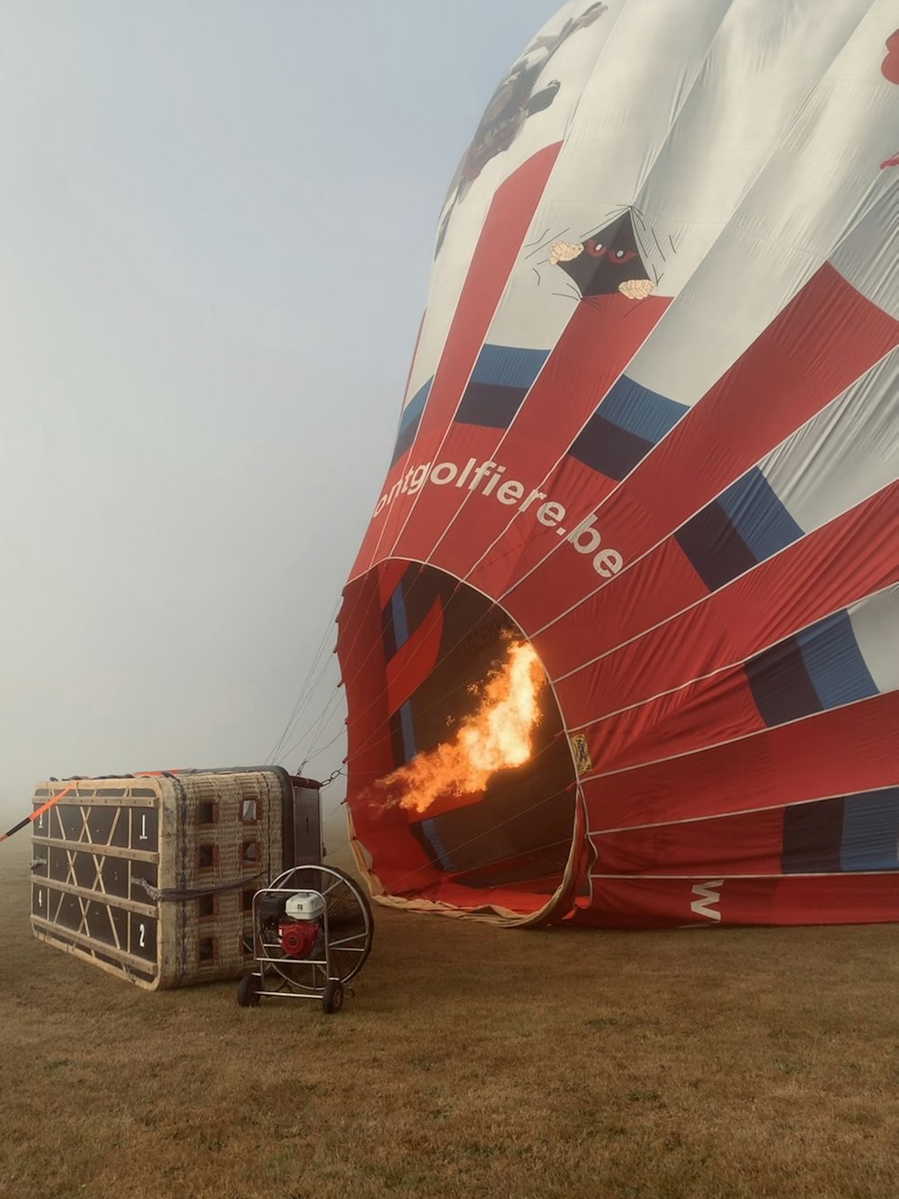 red blue and white hot air balloon