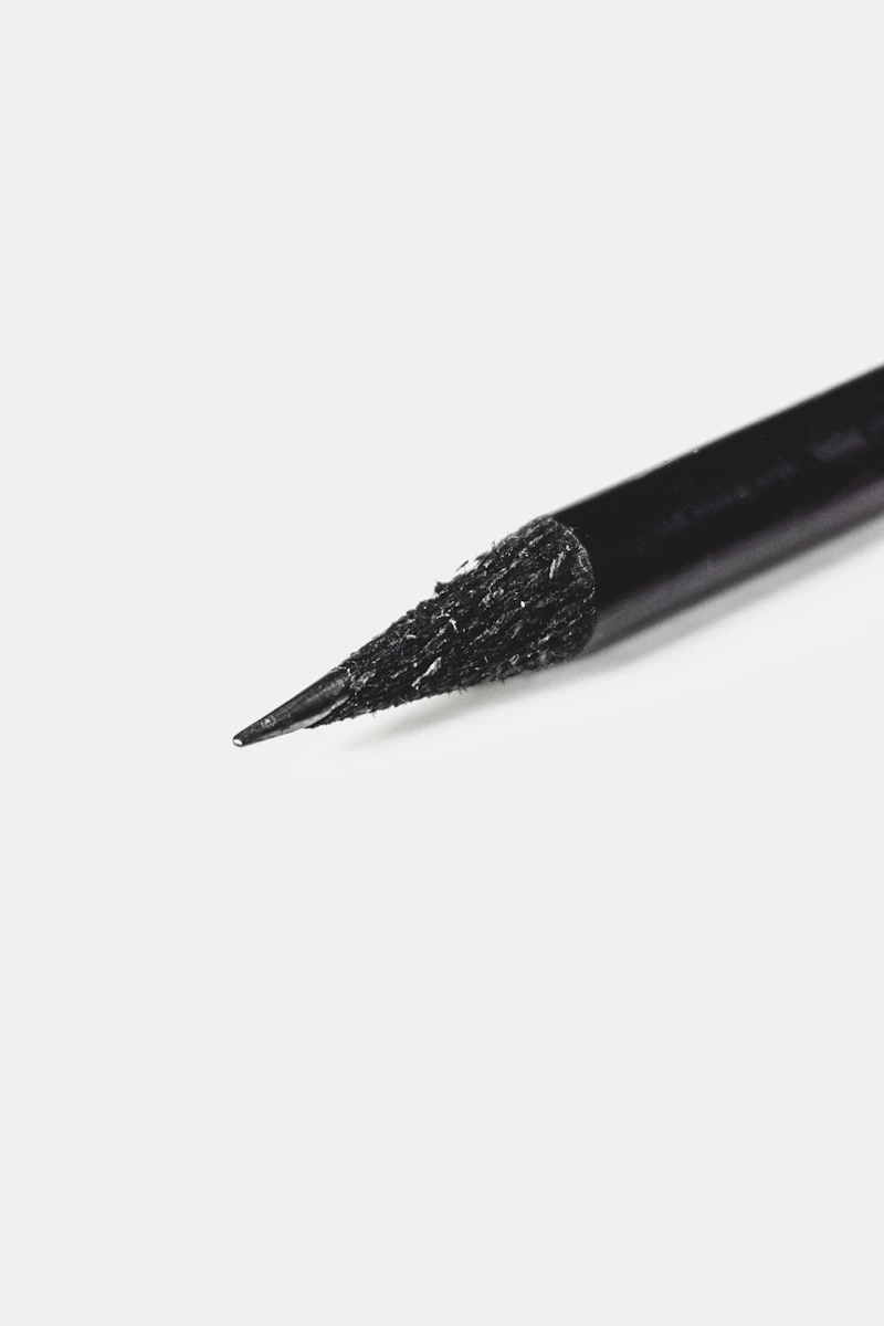 Precision Liquid Eyeliner