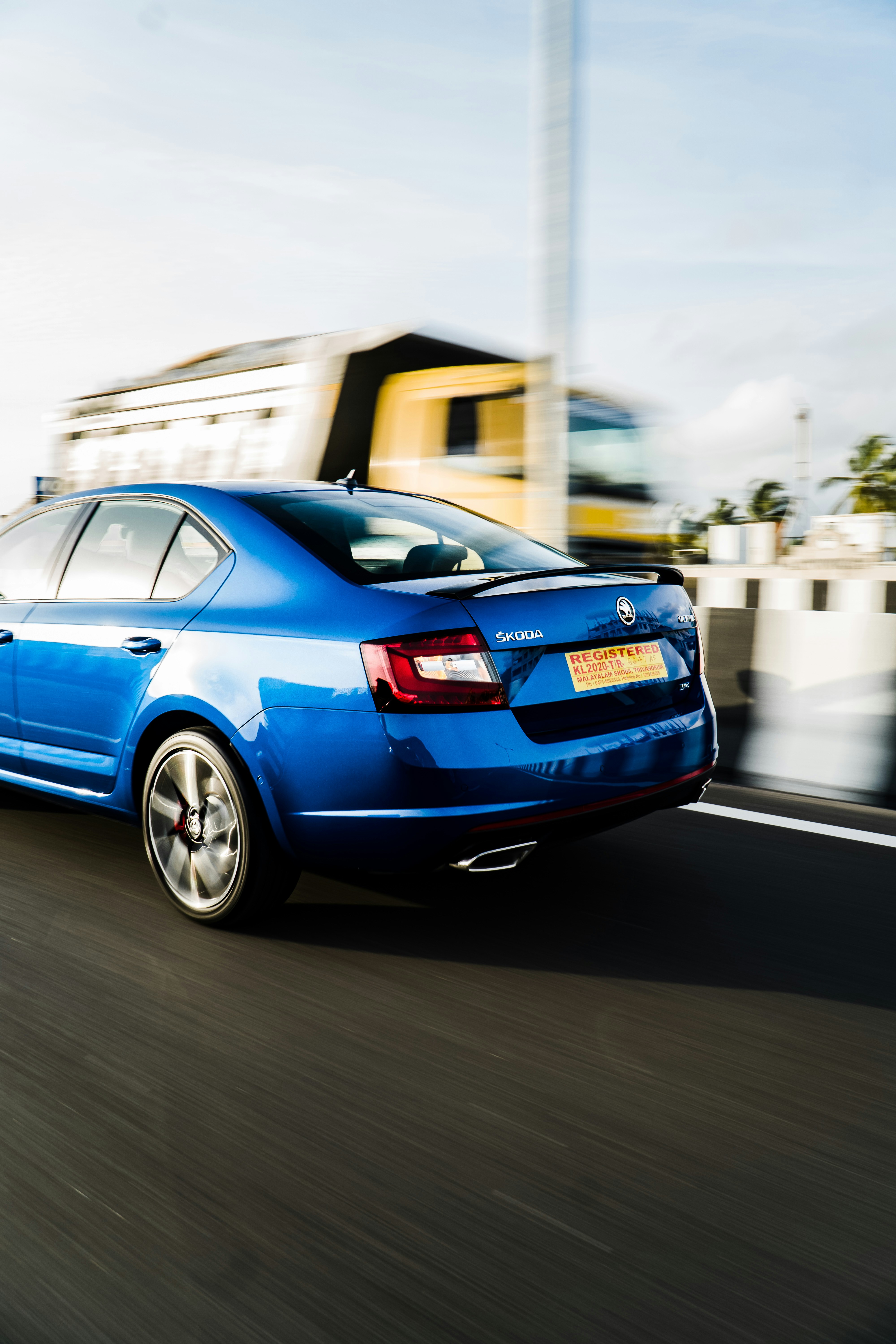 シュコダ100sの写真 Unsplashで無料写真をダウンロードする