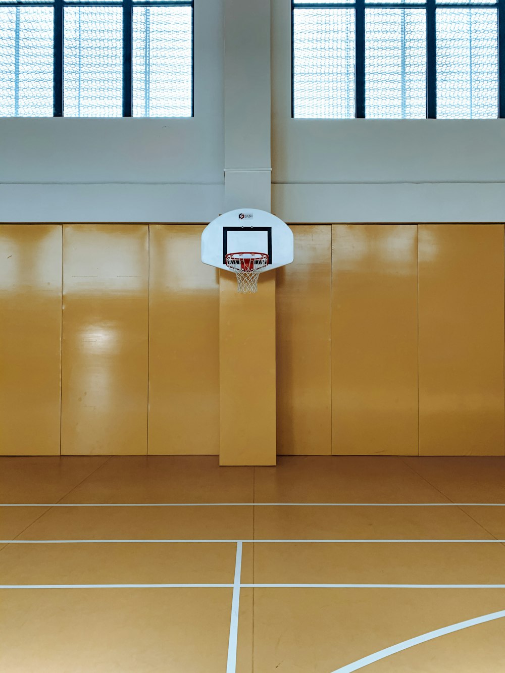 white and black basketball hoop