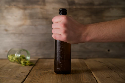 Side angle shot showing the sturdy handle and eco-friendly materials of the beer sampler box.