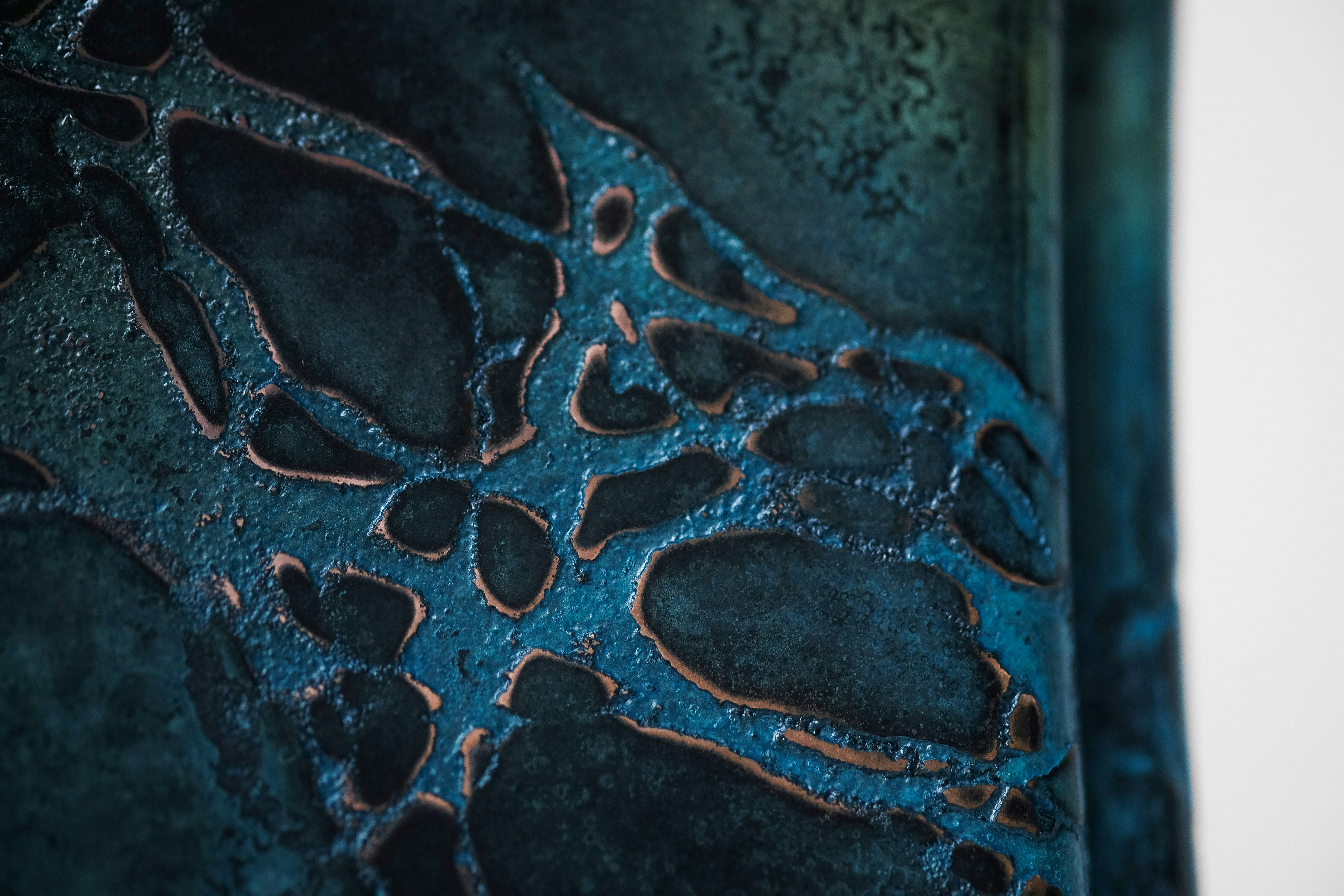 textile floral marron et blanc