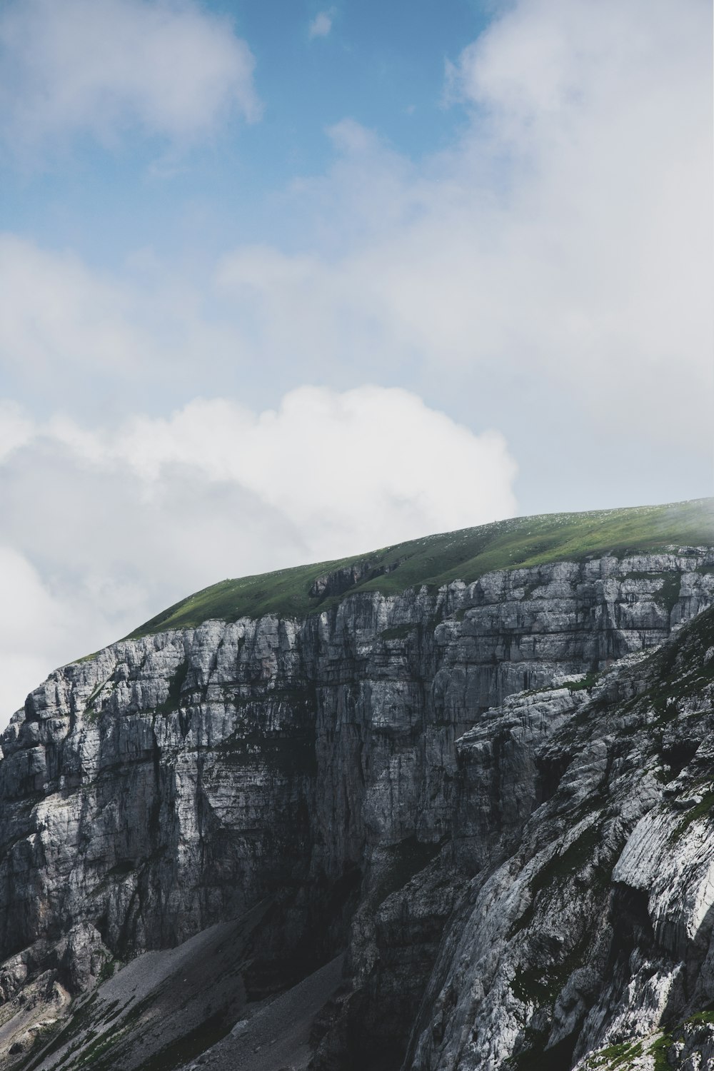 gray rocky mountain under white cloudy sky during daytime