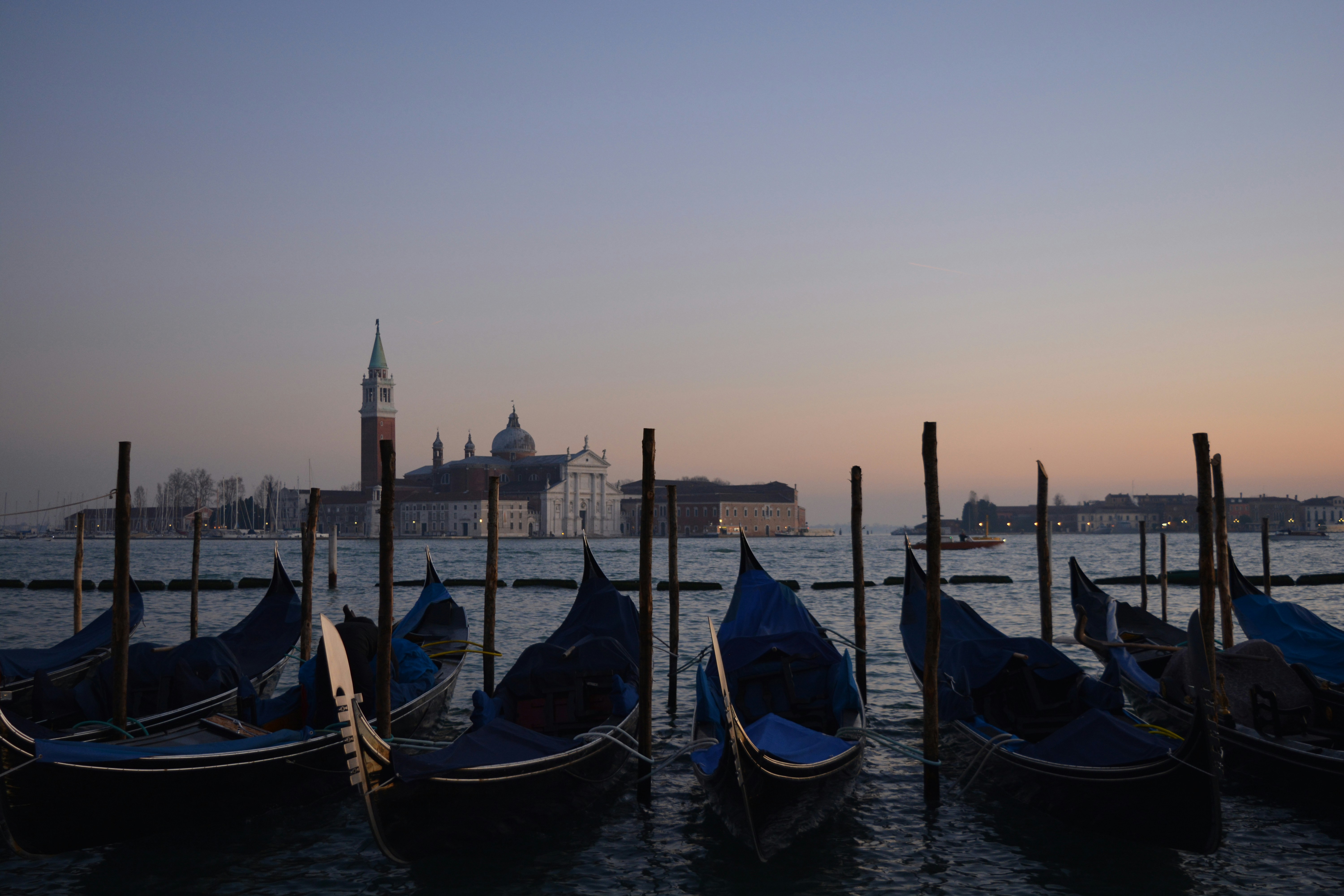 Photo by melisgecginci