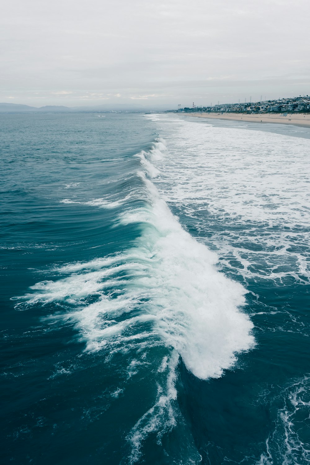 ocean waves crashing on shore during daytime