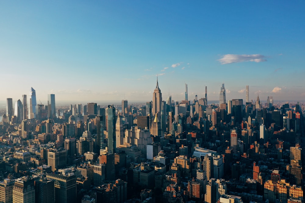 Vue aérienne des bâtiments de la ville pendant la journée