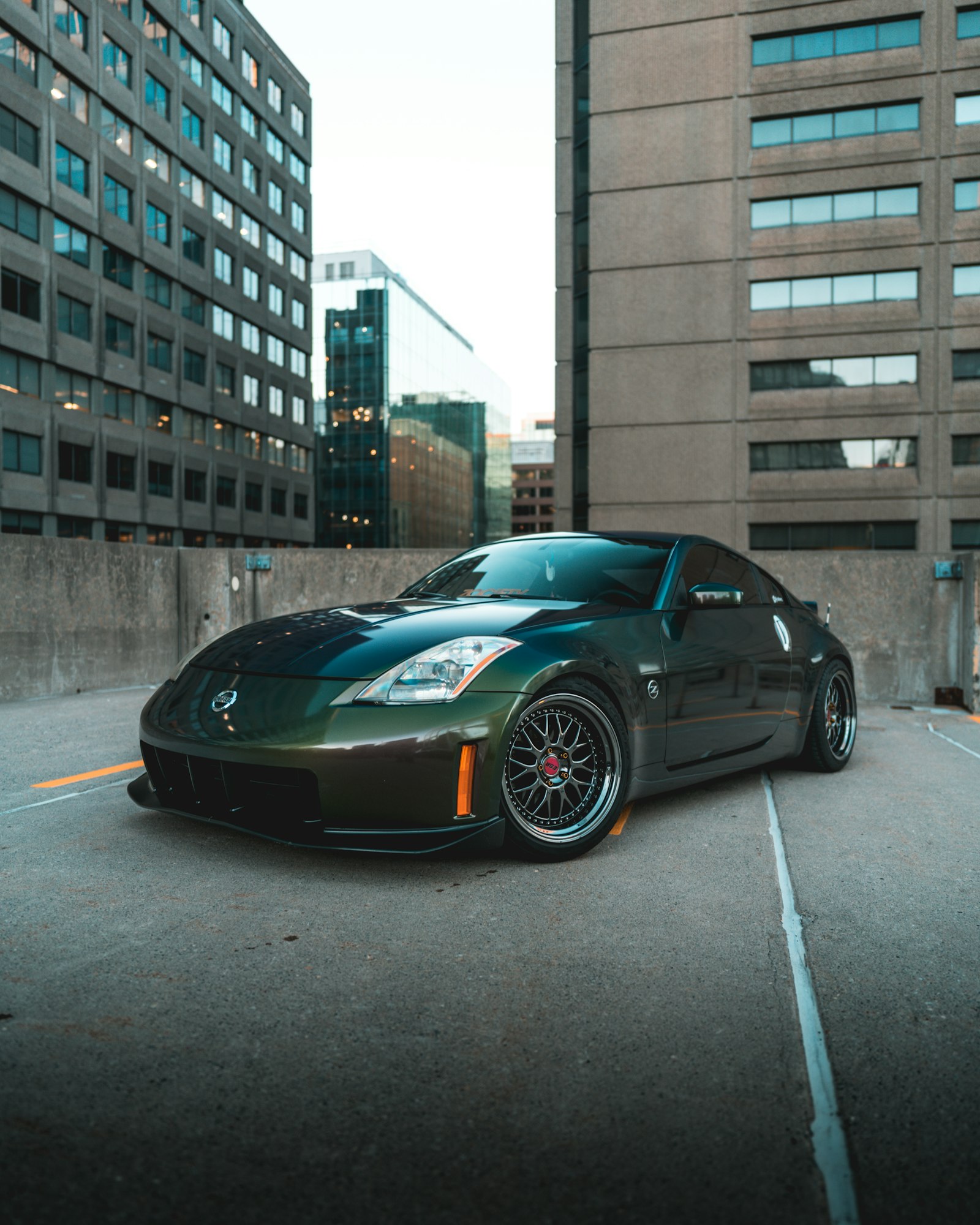 Sony a7R III + Sony FE 24mm F1.4 GM sample photo. Black porsche 911 parked photography