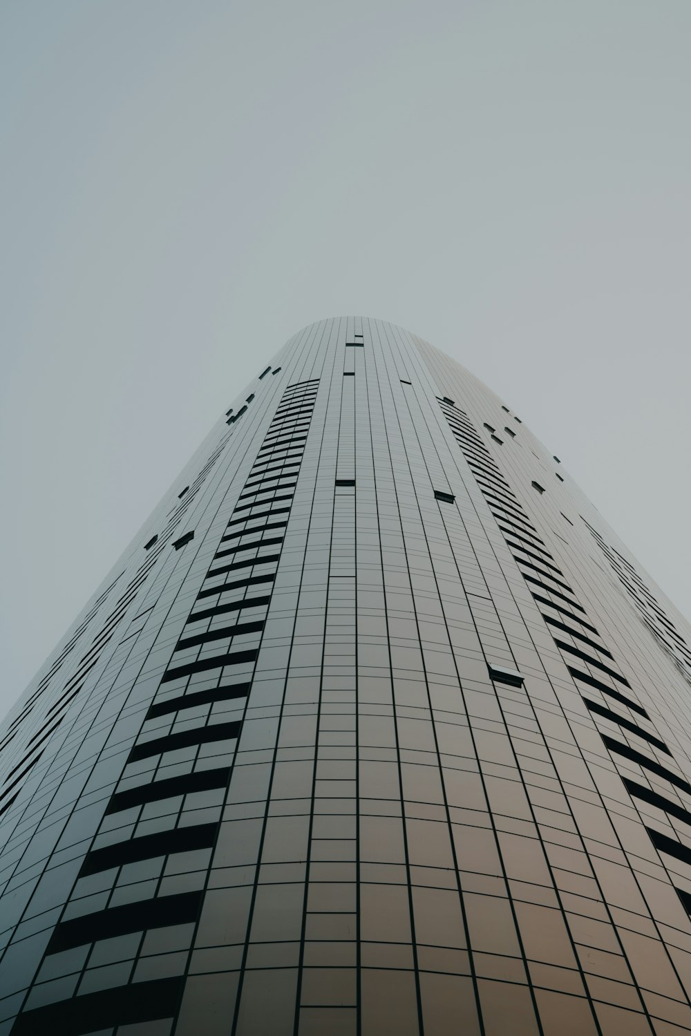 Photographie en contre-plongée d’un immeuble de grande hauteur