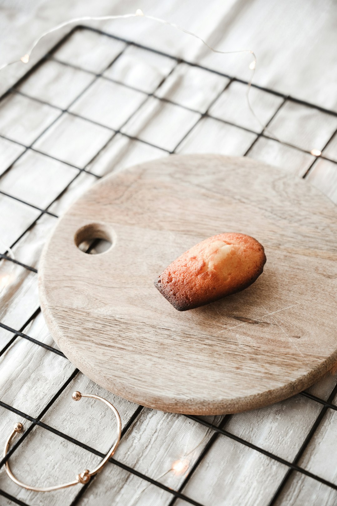 brown wooden round chopping board