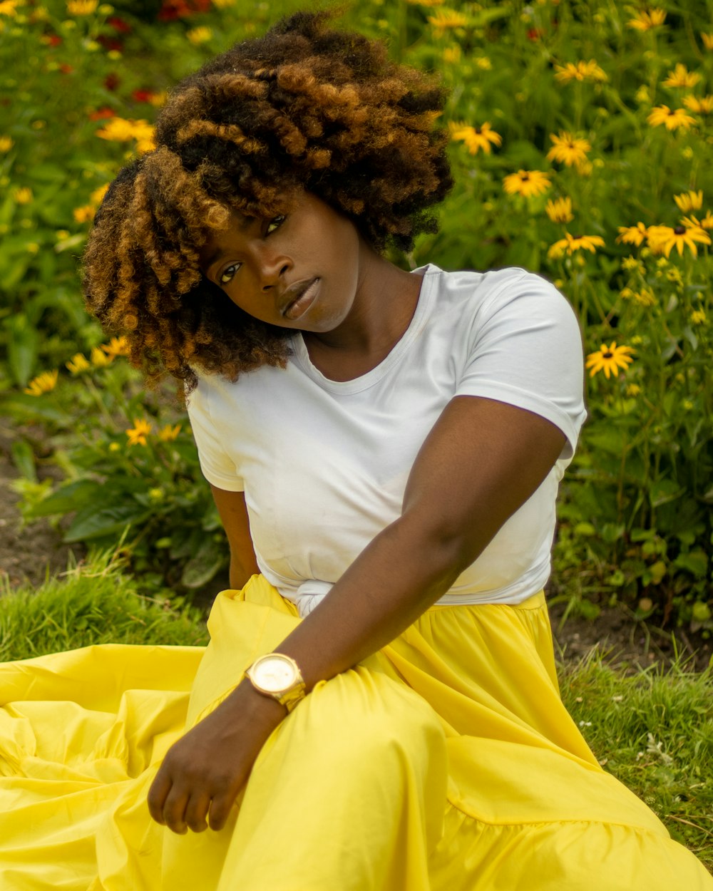 Woman in white shirt and yellow skirt sitting on green grass during daytime  photo – Free Nederland Image on Unsplash