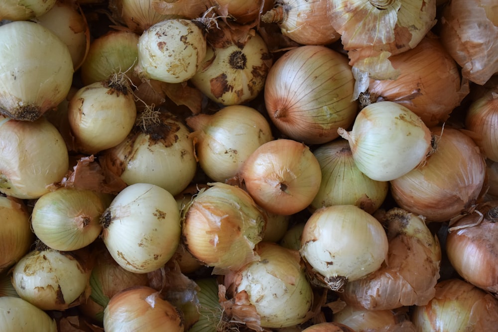 white garlic on brown wooden table