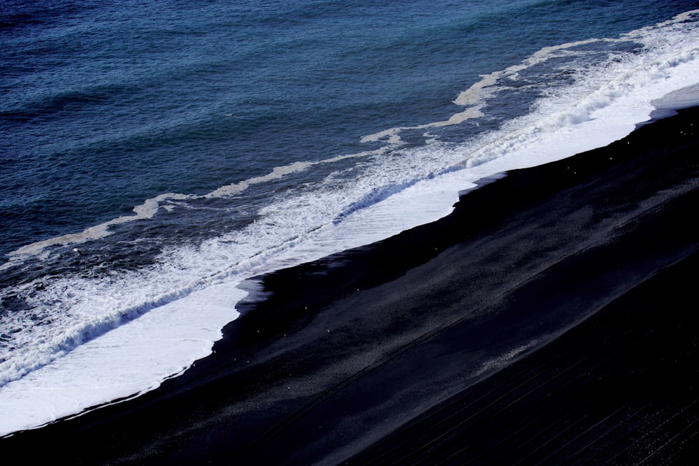 ocean waves crashing on shore during daytime