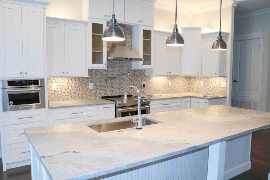 Choosing the Right Countertop Material: Granite vs. Quartz vs. Marble