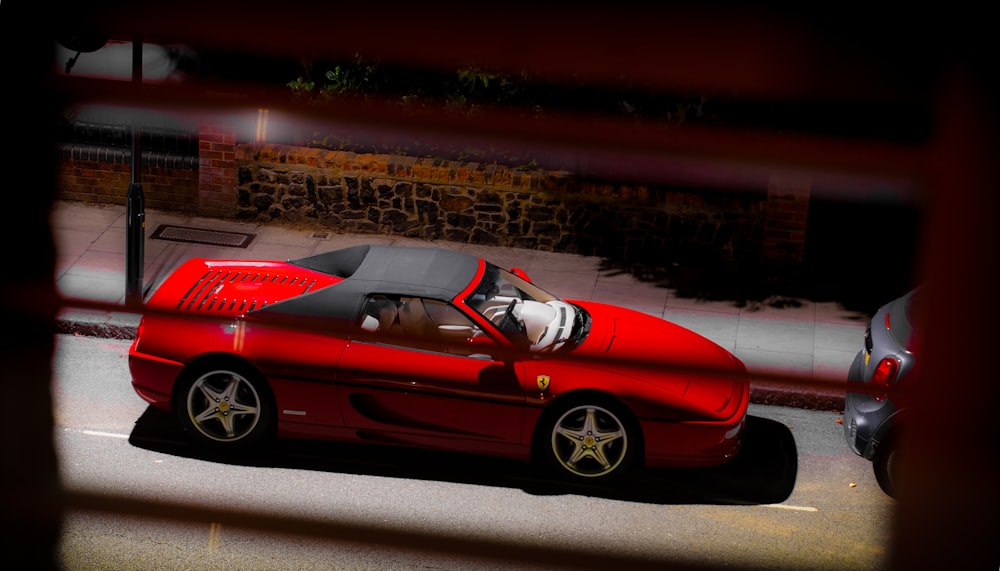 Ferrari 458 Italia rossa su strada