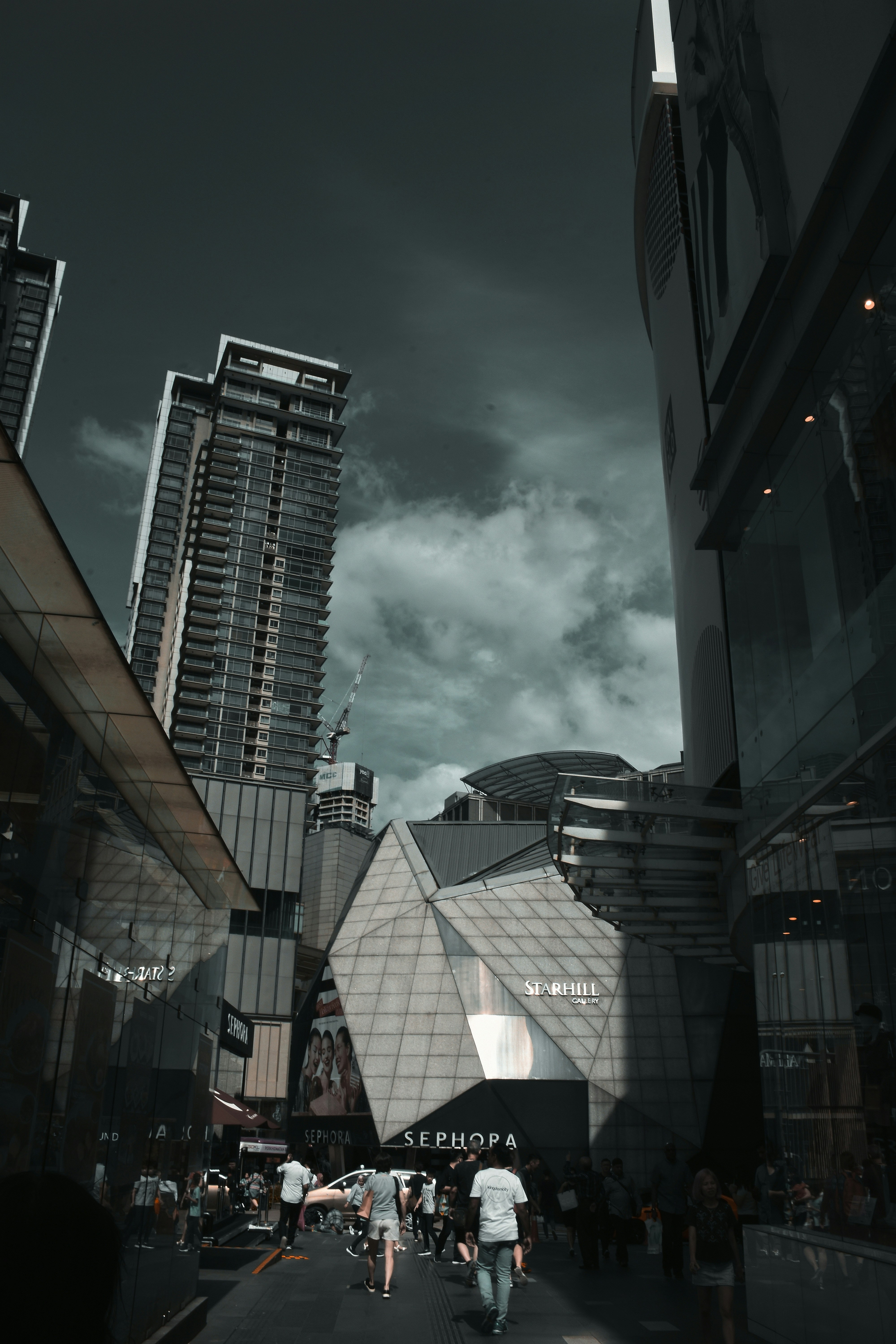 Red Flowers In Tilt Shift Lens Photo Free Wangsa Maju Image On Unsplash