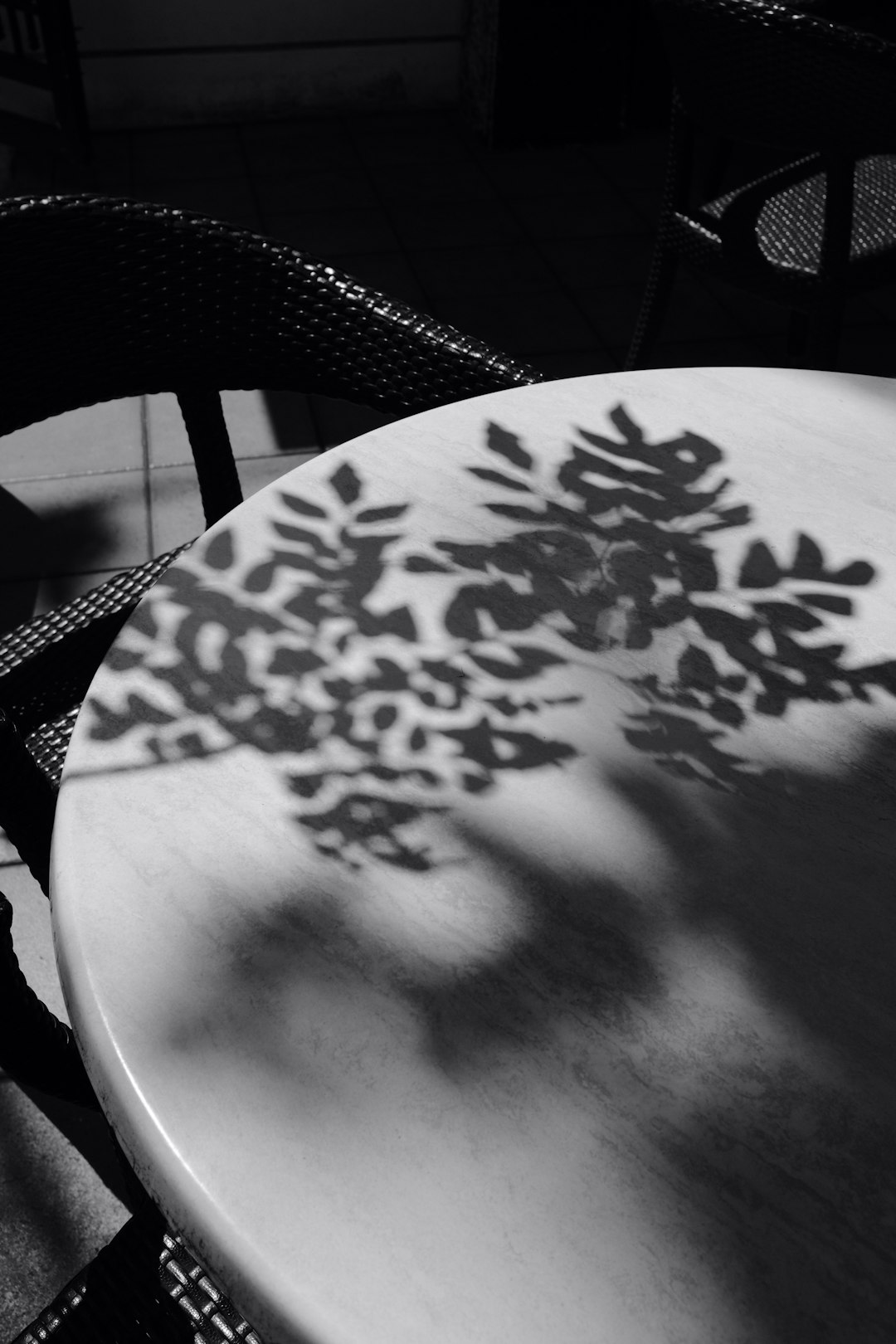 white and black floral round table