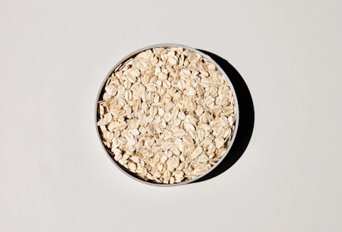 A bowl of rolled oats