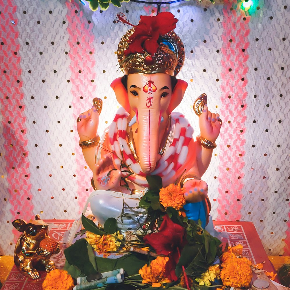 テーブル上のヒンドゥー教の神の置物