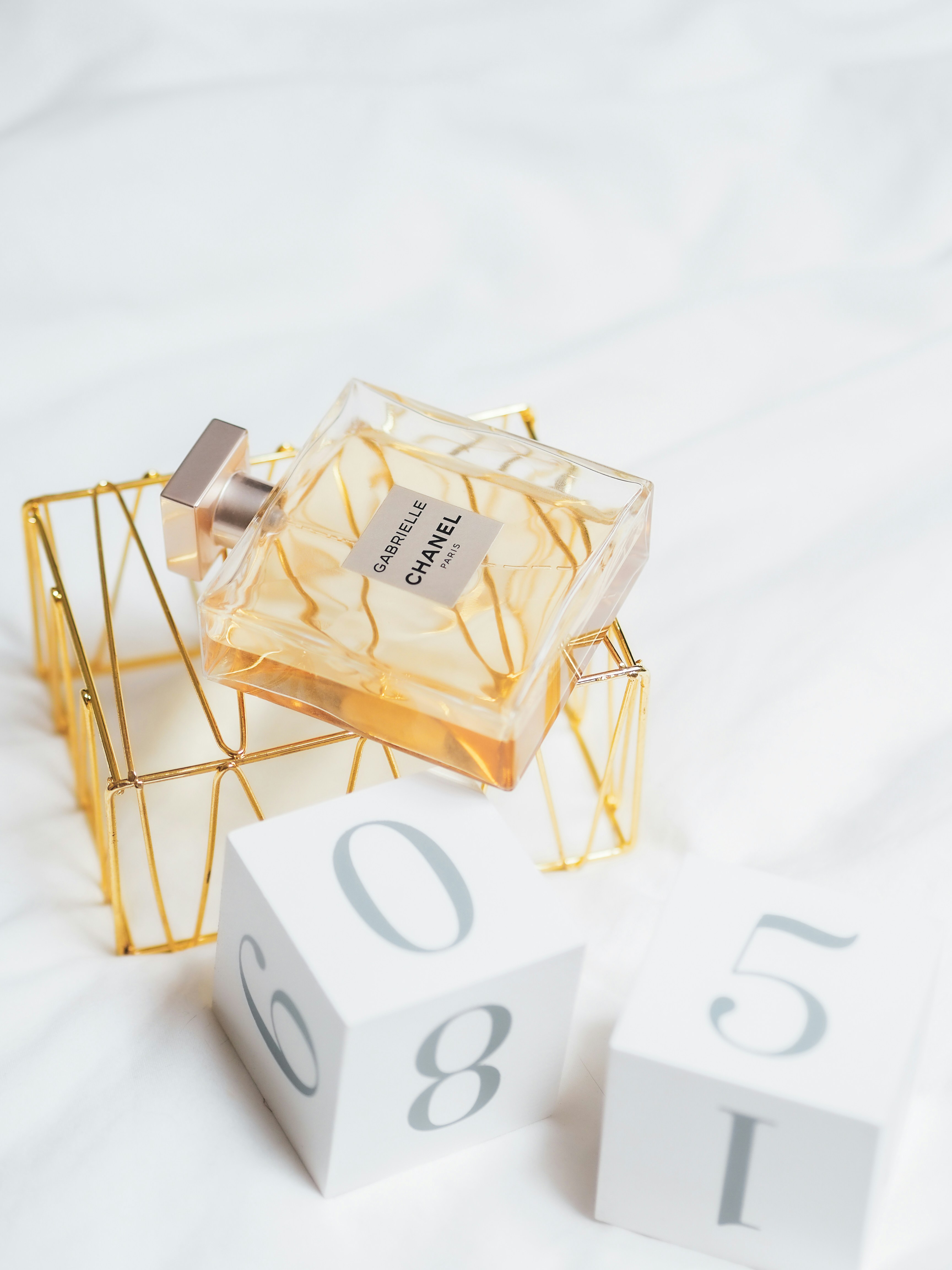 Unveiling the Next Whiff: Emerging Perfume Trends Redefining Scent in 2024