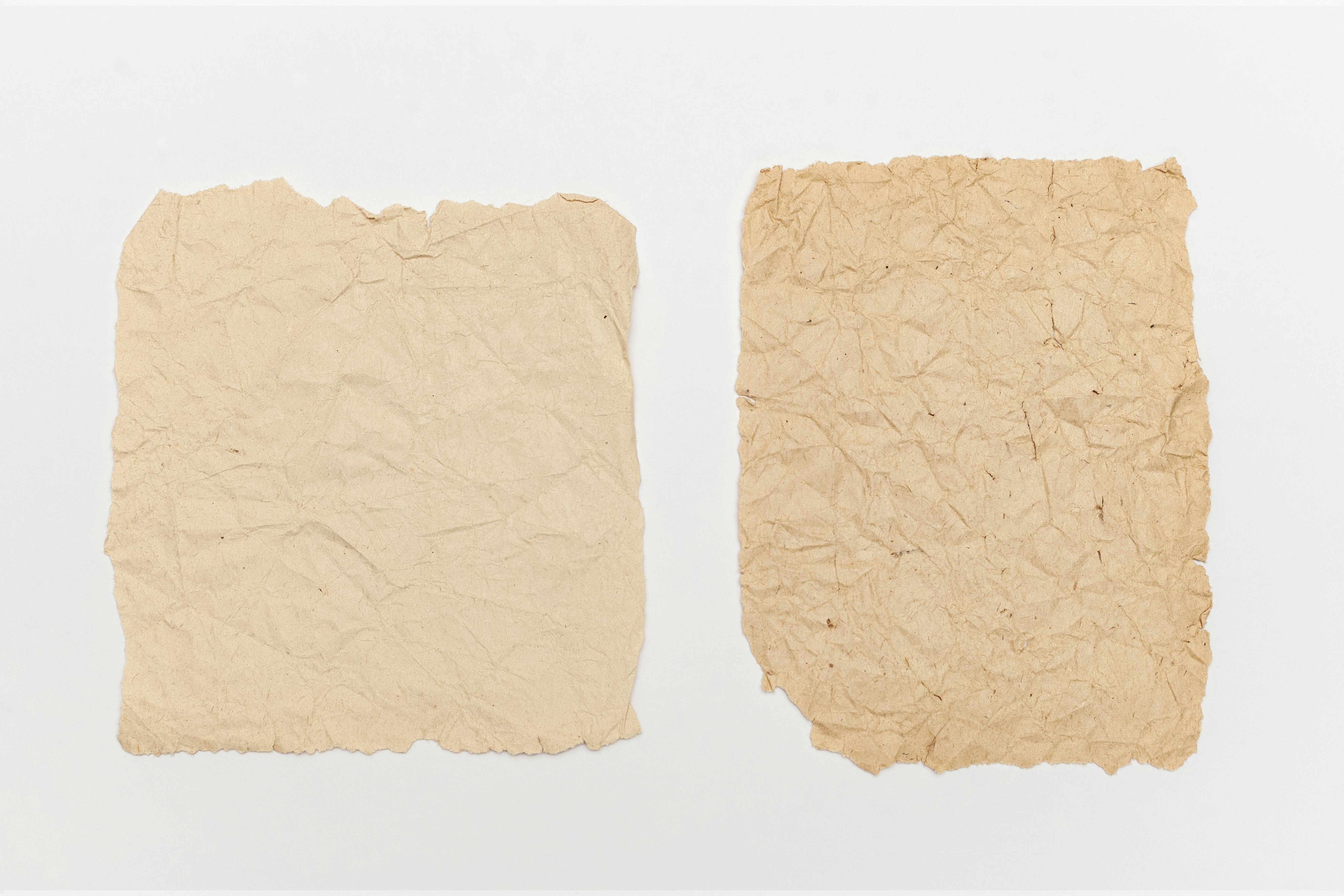 Comparison of full-grain and top-grain leather tobacco bags