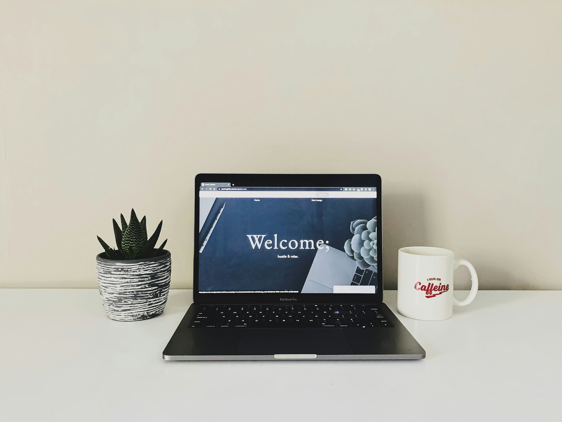 gray computer monitor