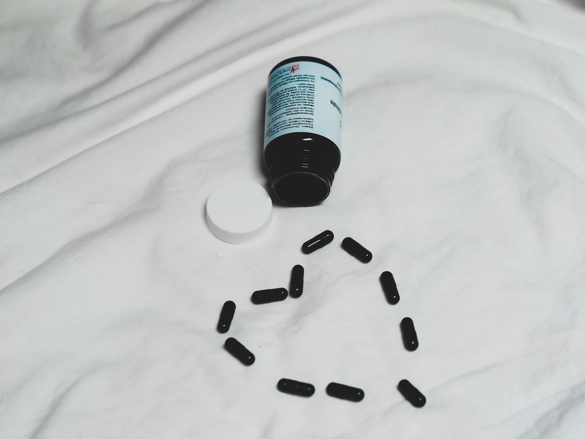 black and white bed linen
