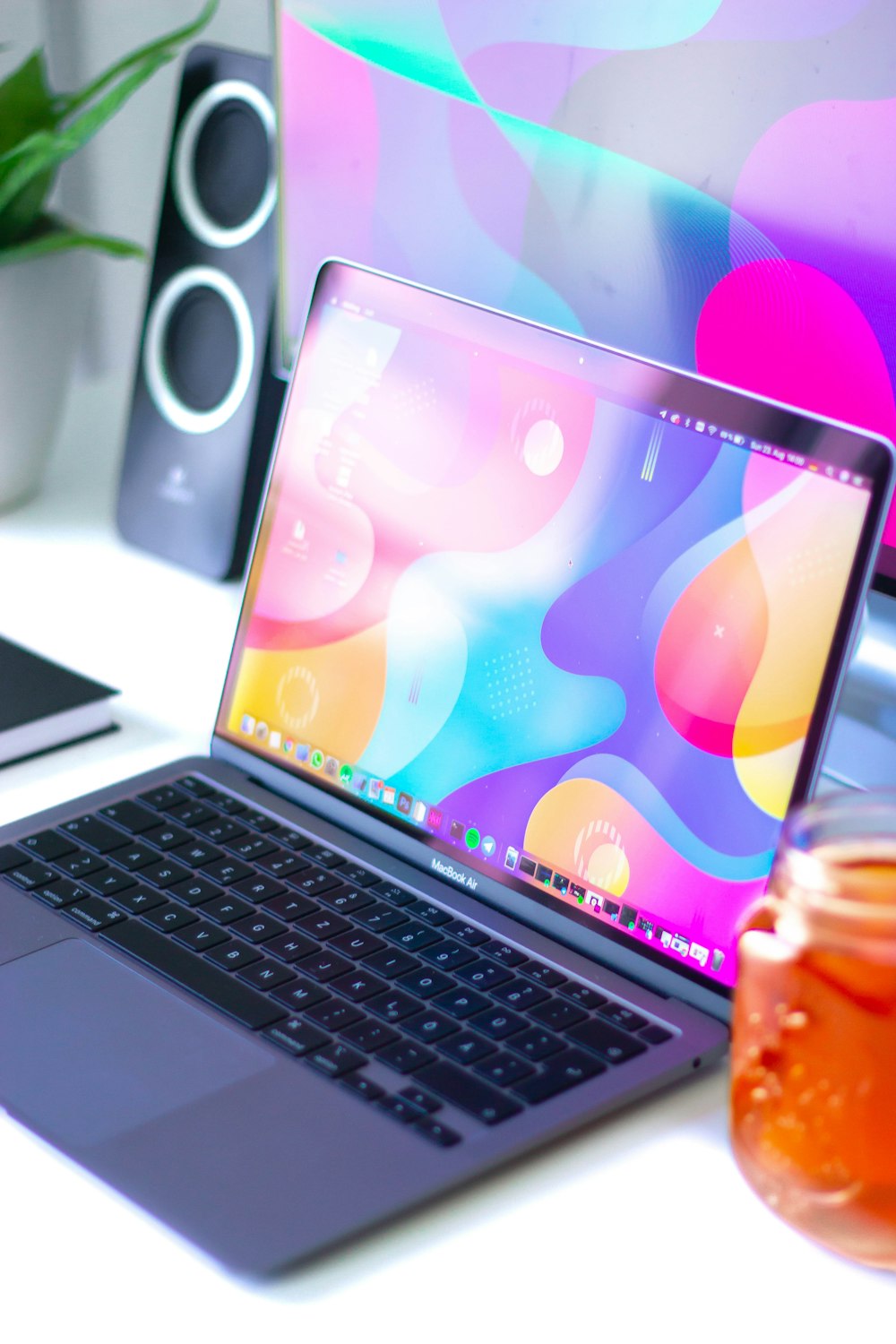 macbook pro turned on displaying desktop