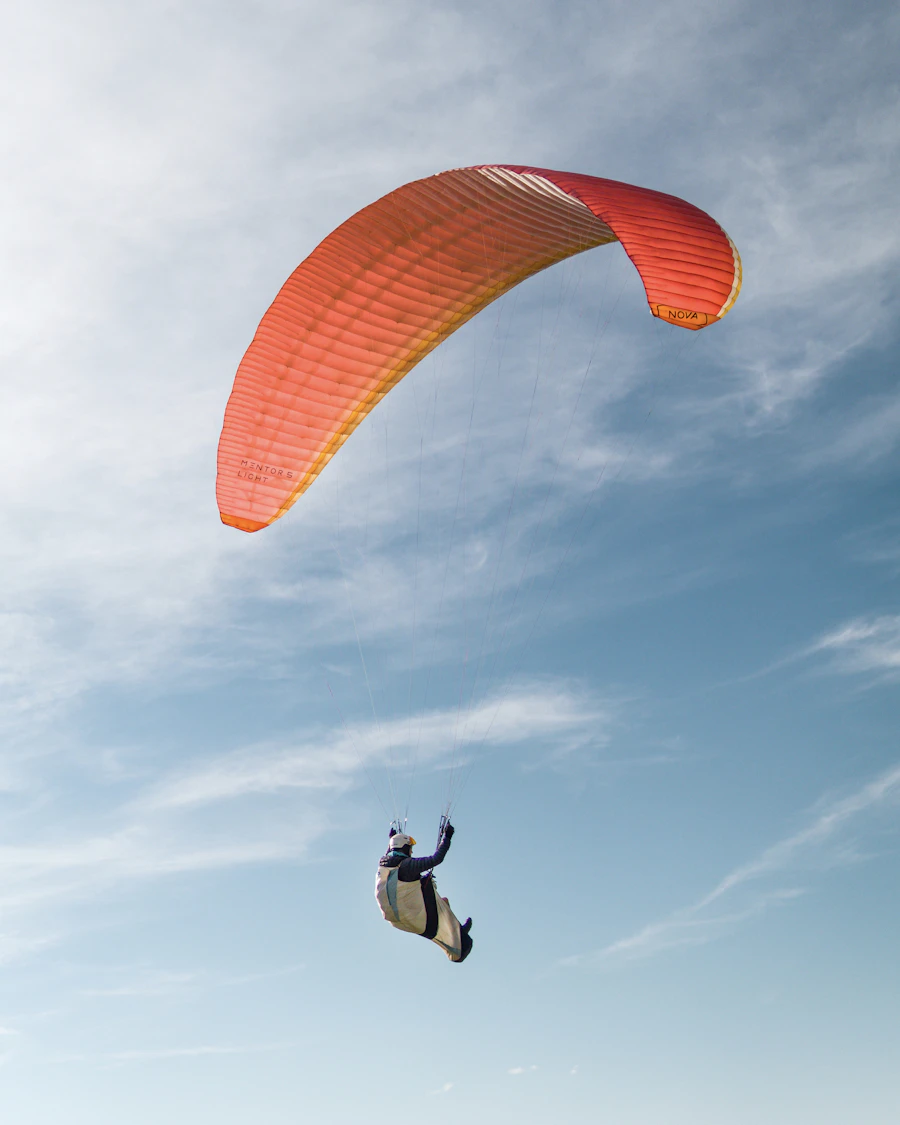 Une voile dans le ciel
