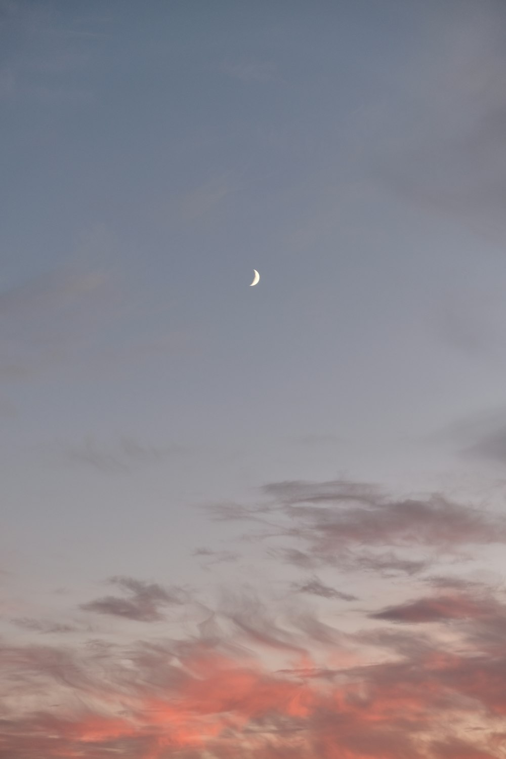 nuages blancs et ciel bleu