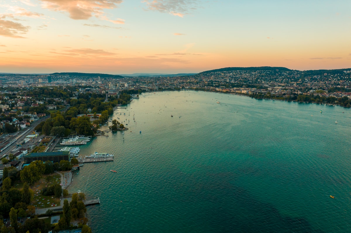Autumn colour over Lake Zurich and Üetliberg ridge