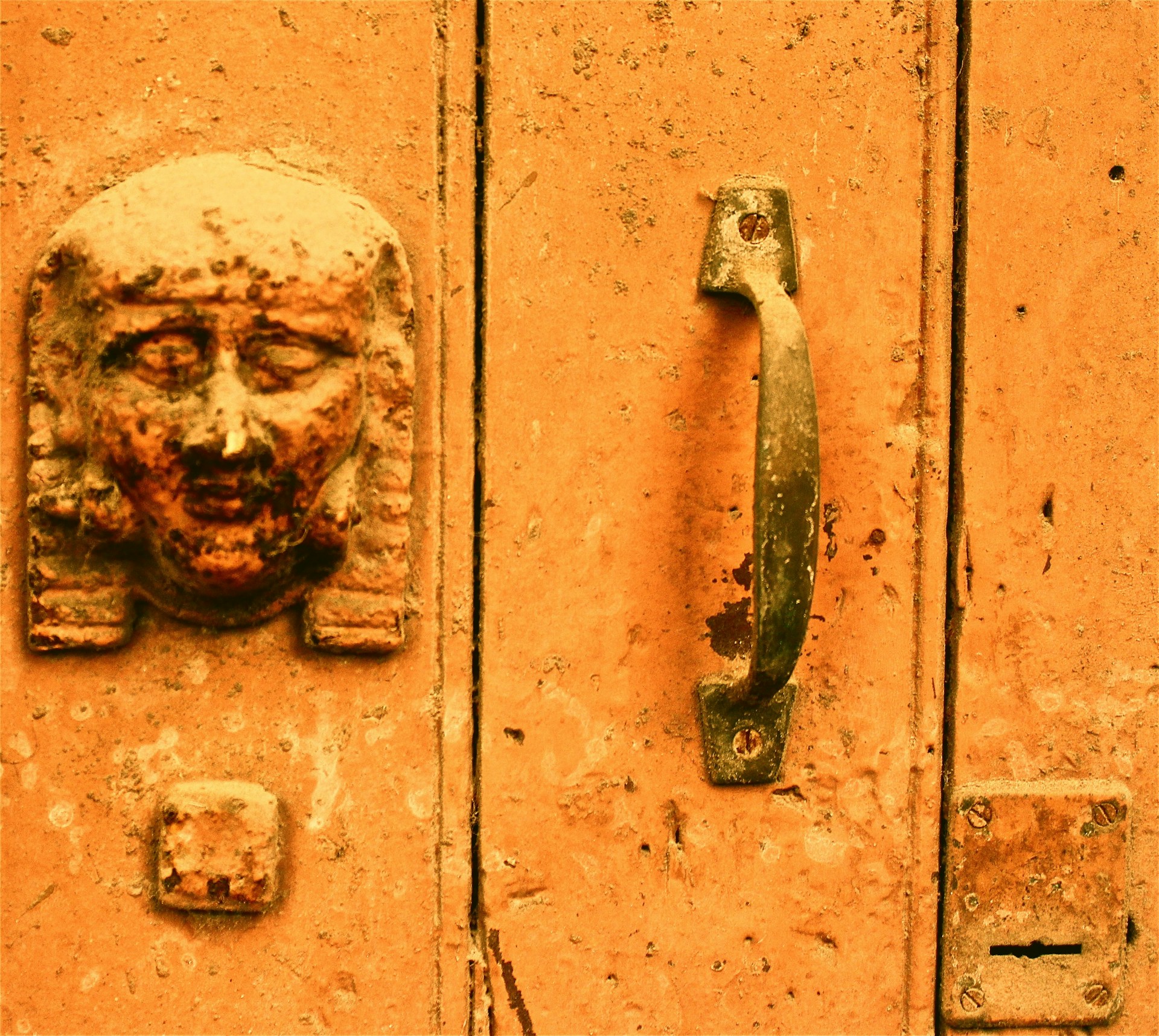 gray computer monitor