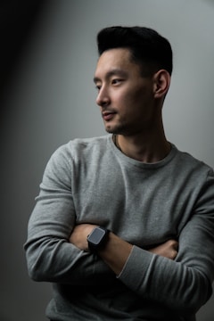 man in gray crew neck long sleeve shirt