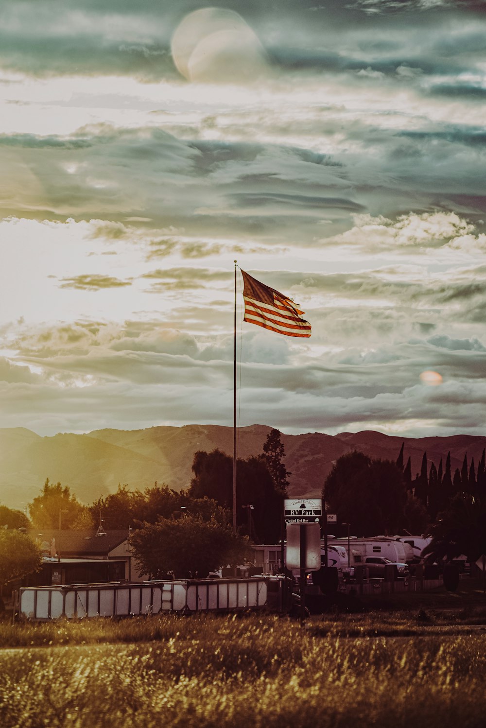 us a flag on pole during daytime