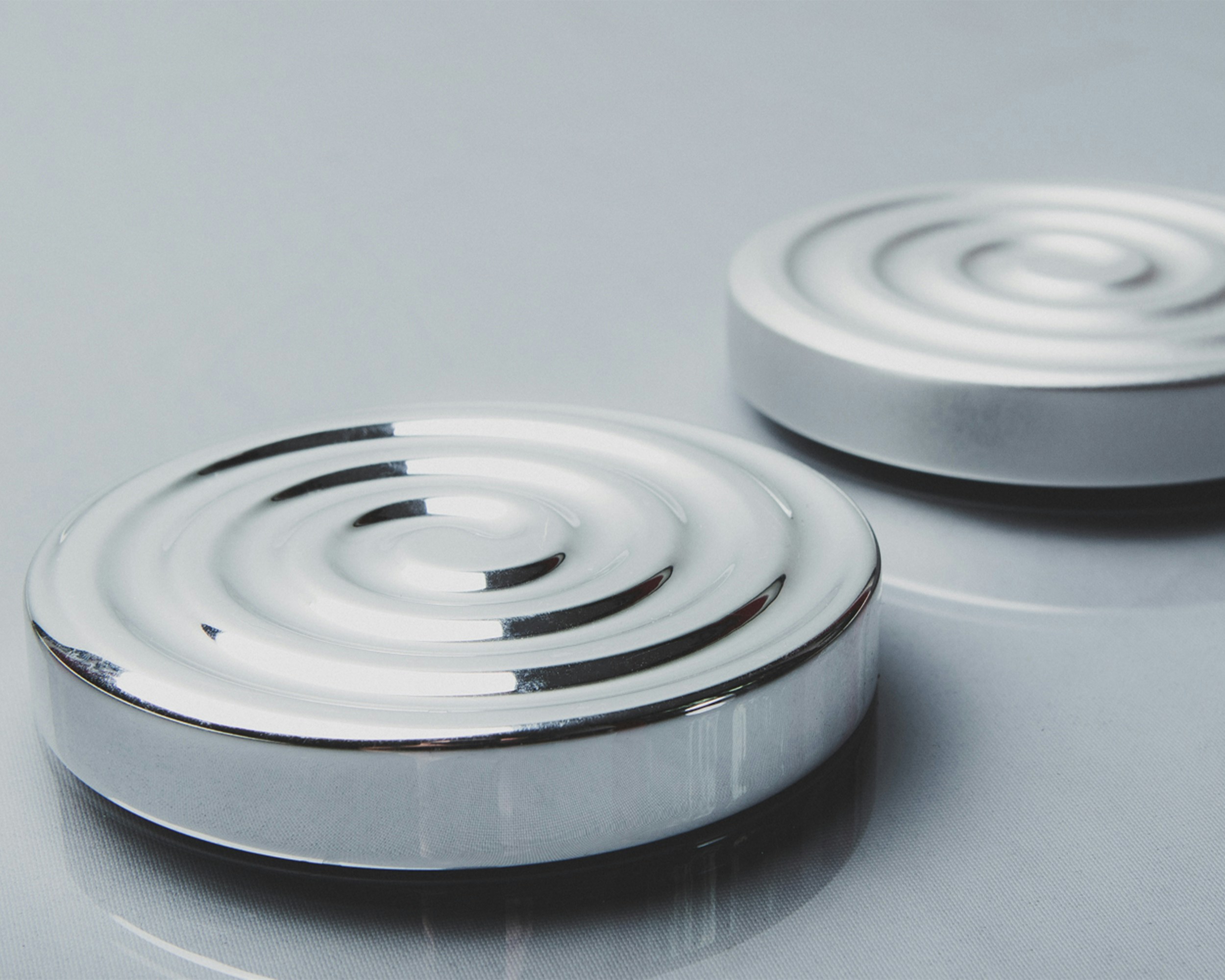 Beautifully designed and crafted from high-quality materials, Soothy helps to eliminate the stress and frustration of daily life. The Soothy Desktop Spinner has been designed especially for those with a stressful lifestyle.