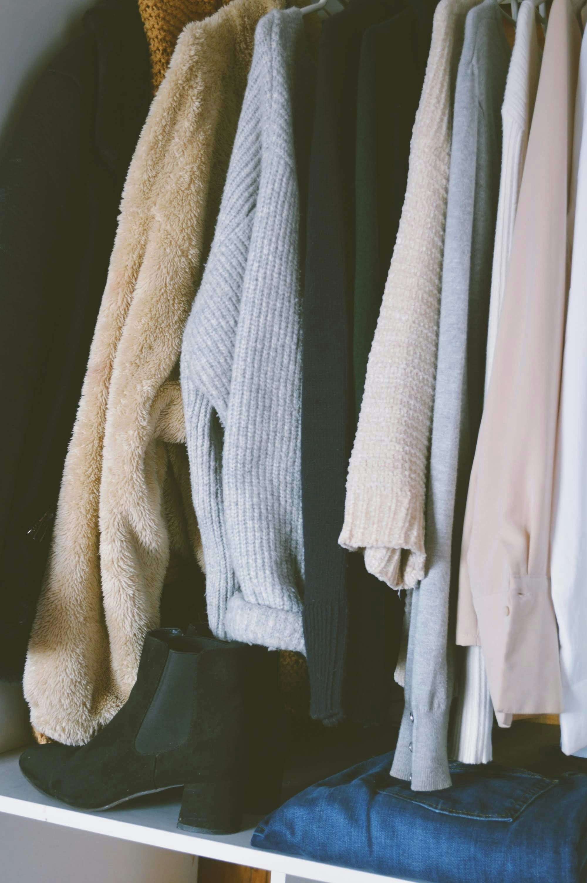 11 Minimalist Wardrobe Styling Sweaters for Winter Chic