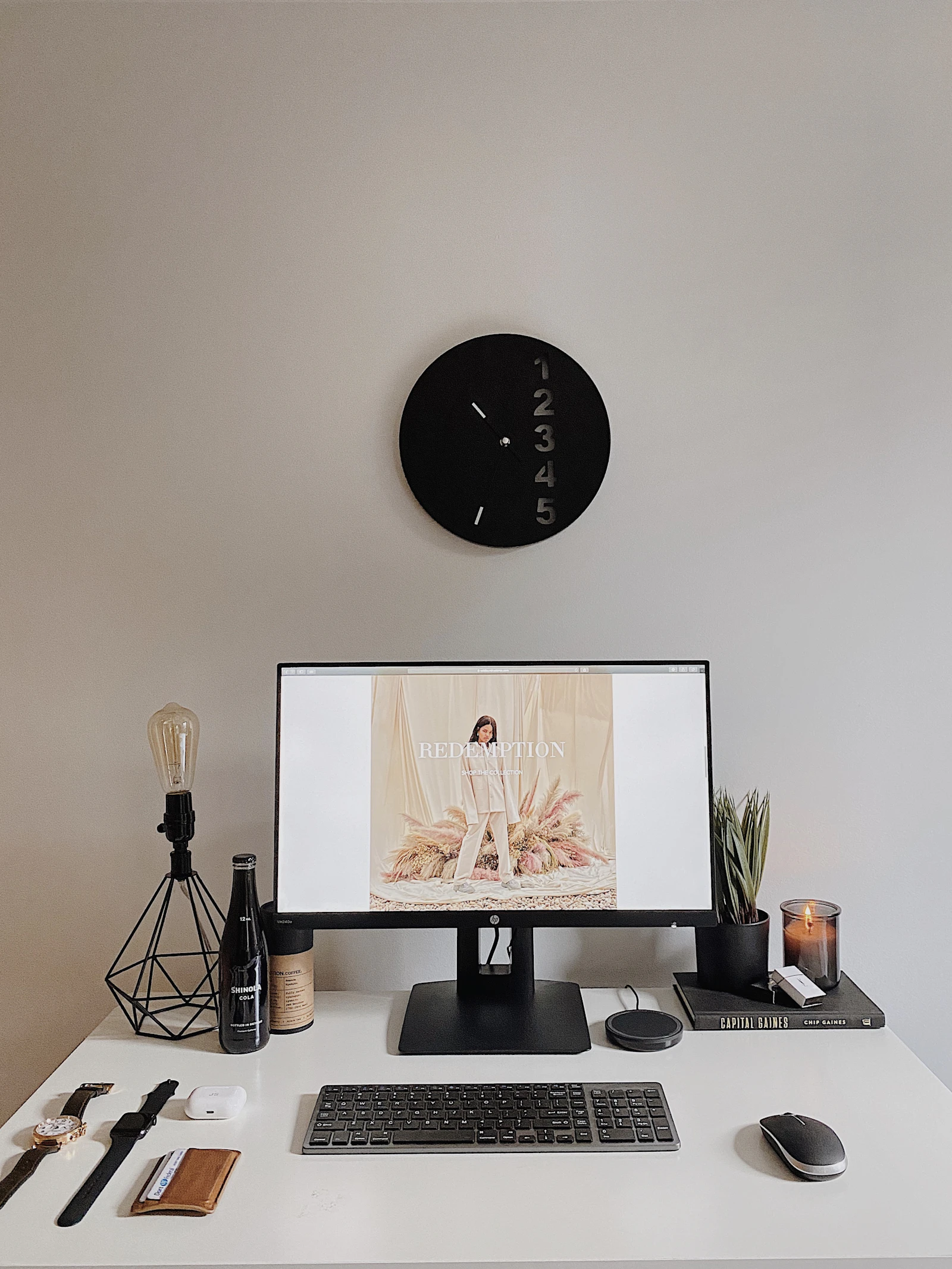 How to Build a Minimalist Desk Setup That Helps You Focus