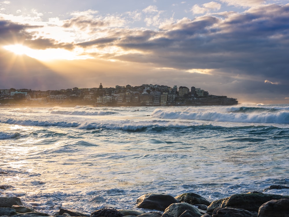 sea waves crashing on rocks during daytime