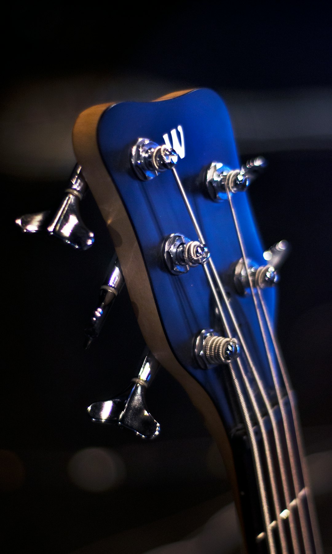 brown and black acoustic guitar