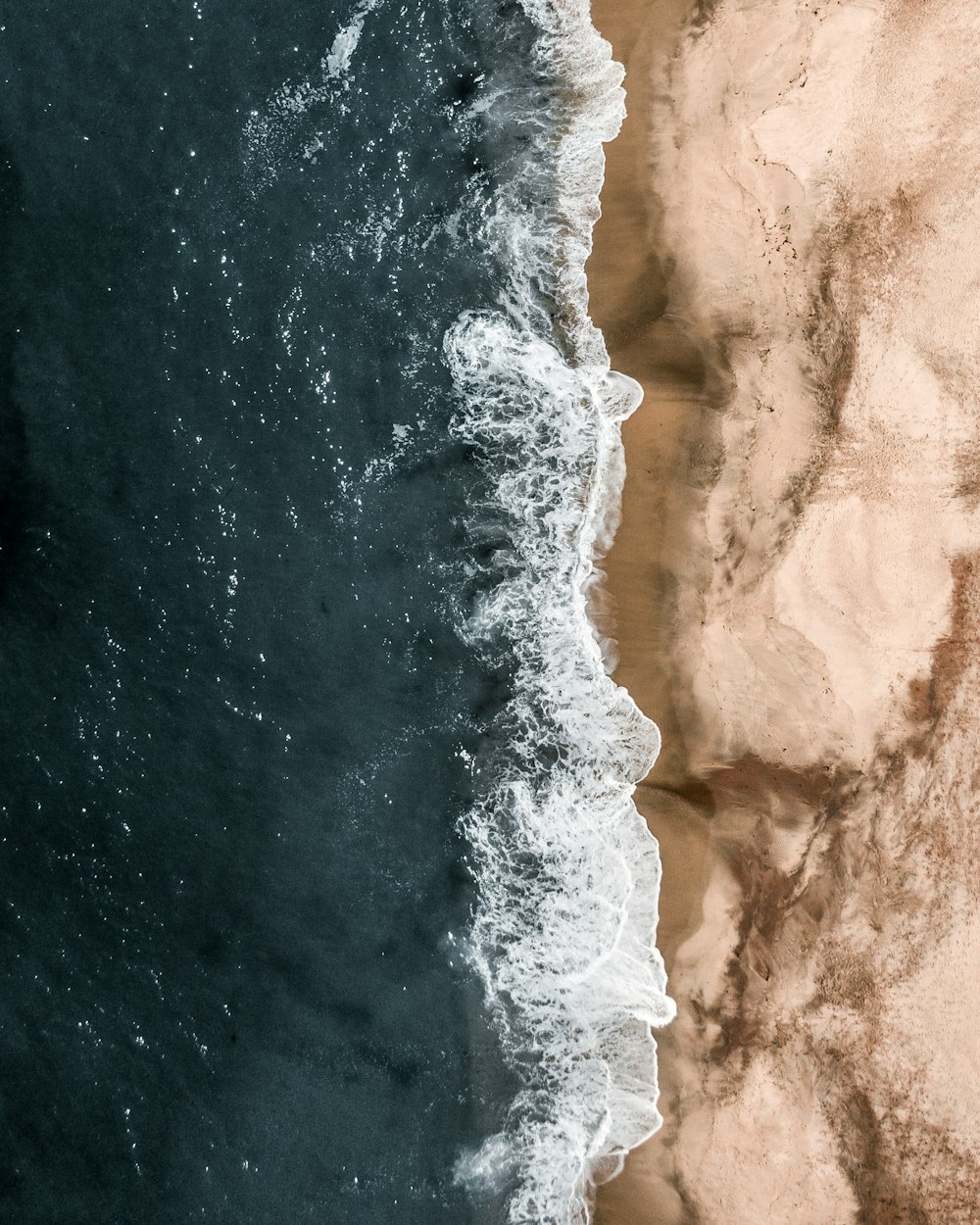 Vista aérea de las olas del océano