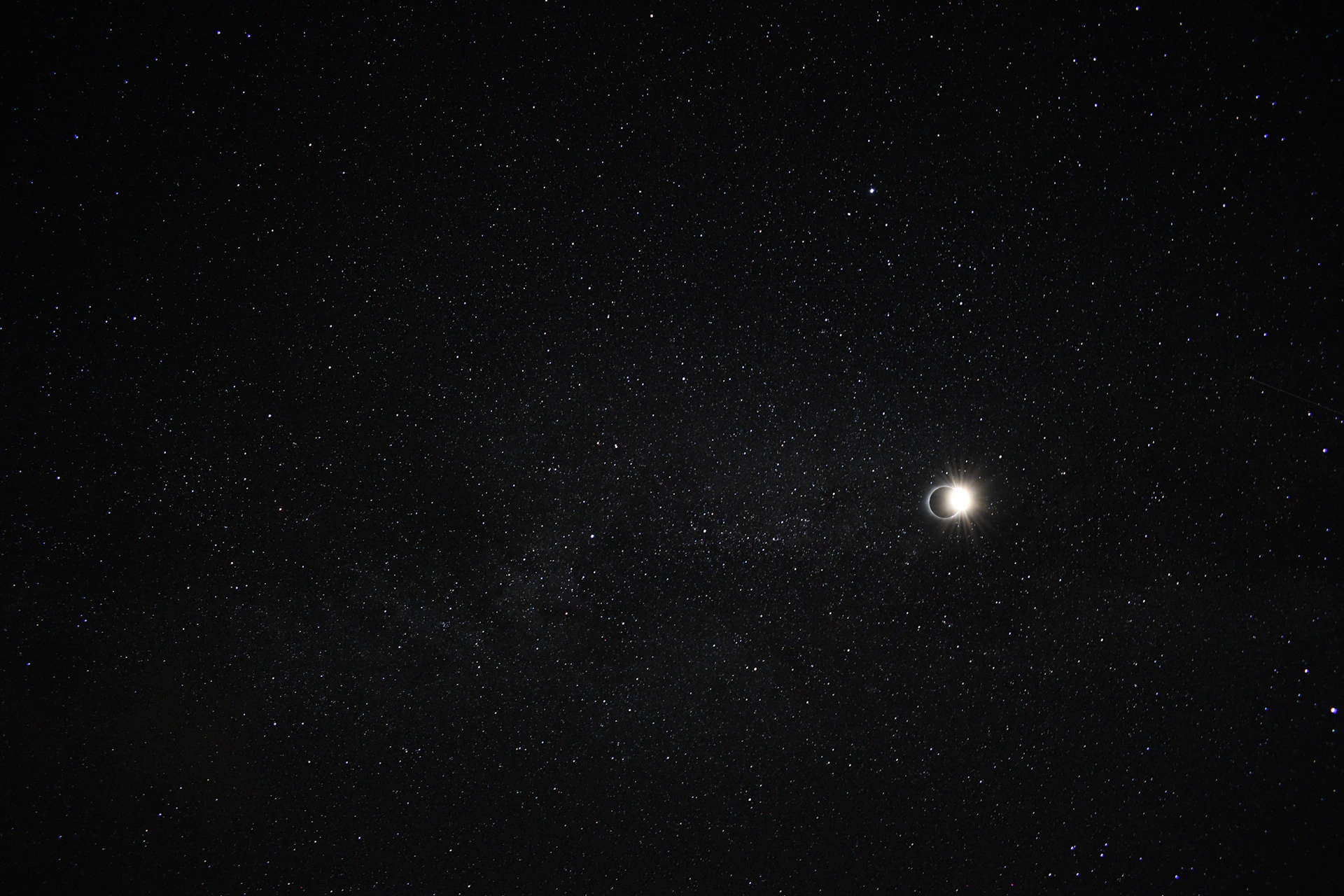 gray computer monitor