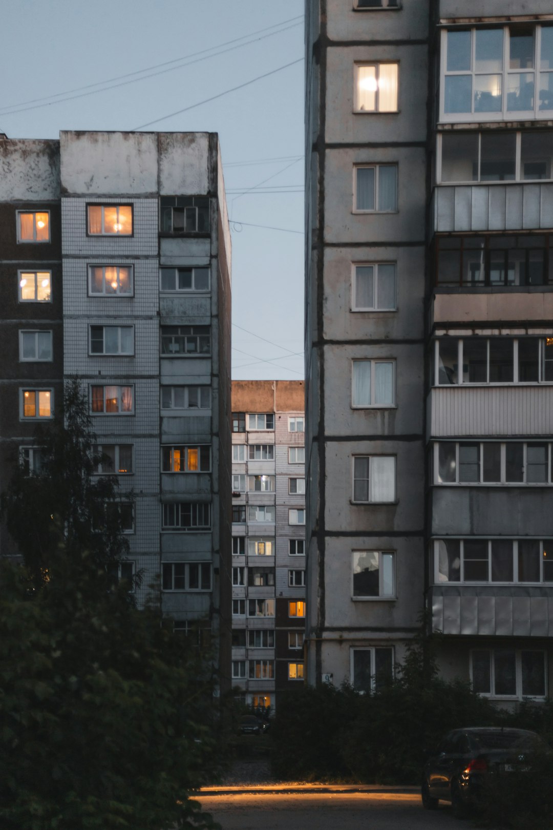 brown and white concrete building