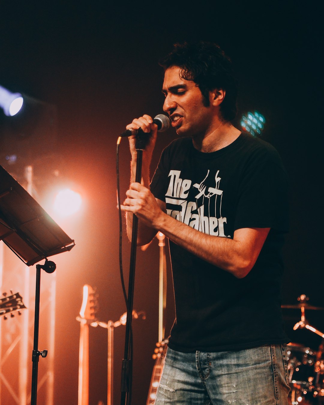 man in black crew neck t-shirt singing