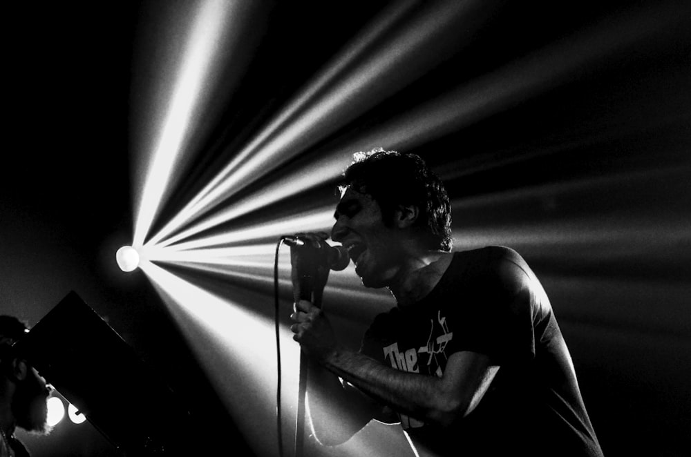 man in black crew neck t-shirt singing