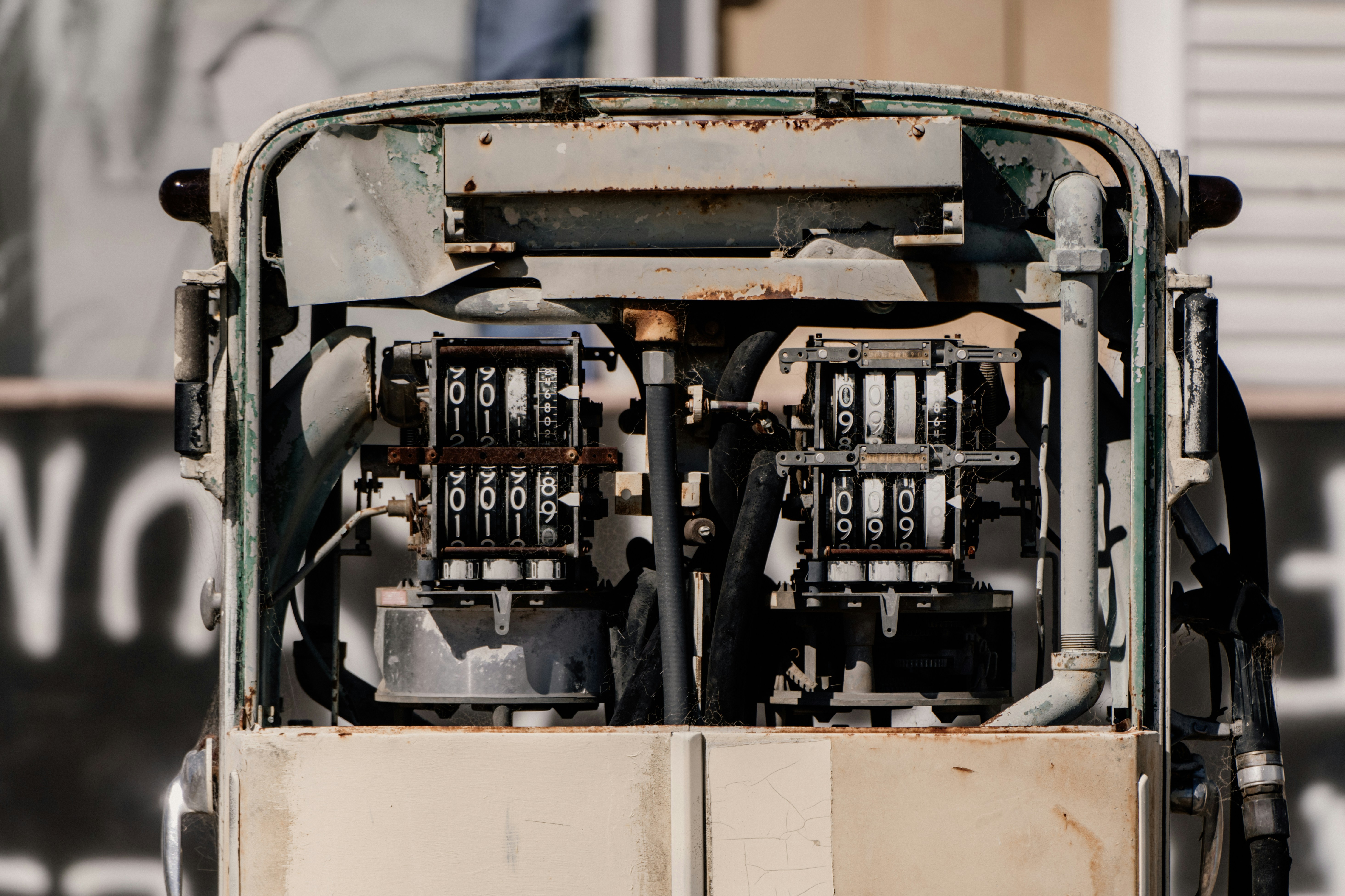 photo 1598427411325 09c99064f69f?crop=entropy&cs=tinysrgb&fit=max&fm=jpg&ixid=M3w1MjQ0NjR8MHwxfHNlYXJjaHwxM3x8U2VydmljZSUyMHN0YXRpb258ZW58MHwwfHx8MTczNTYyNzk5Mnww&ixlib=rb 4.0