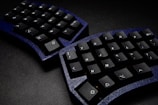 black computer keyboard on black table
